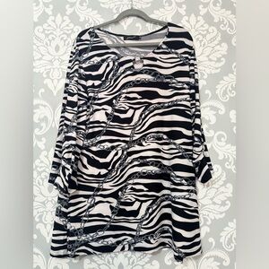 4/$25 • Fiori Zebra Print Chain Detail 3/4 Sleeve Top